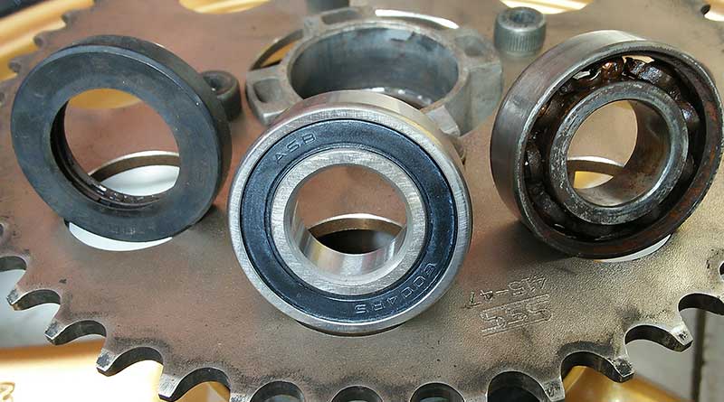 Kerusakan pada seal klep penyebab mesin ngebul