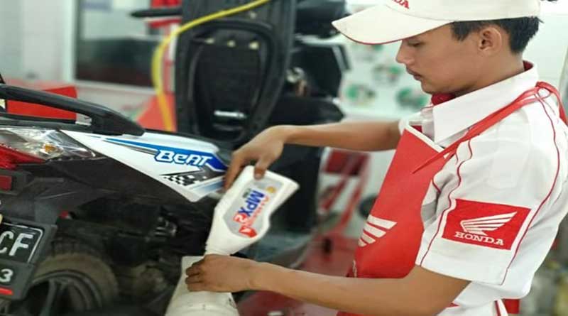 Rutin Ganti Oli Motor