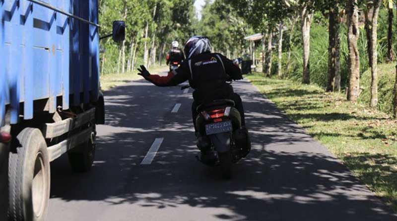 Menyalip Dengan Perhitungan