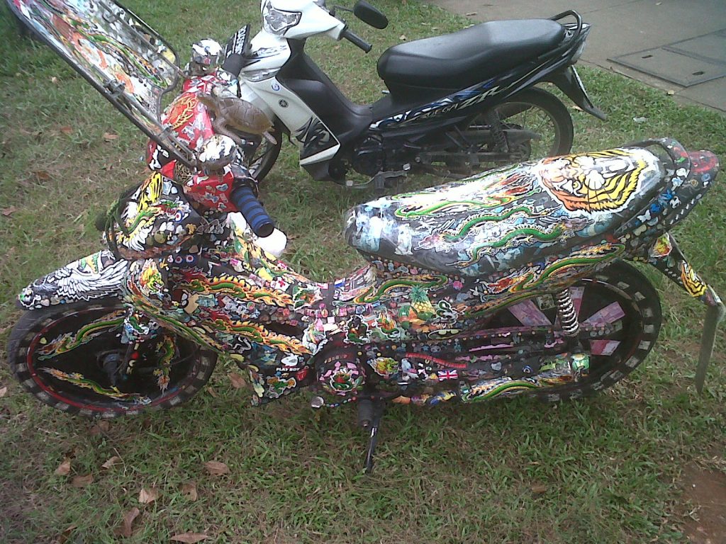 Stiker Terlalu Banyak