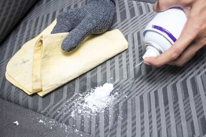 Mencuci interior mobil