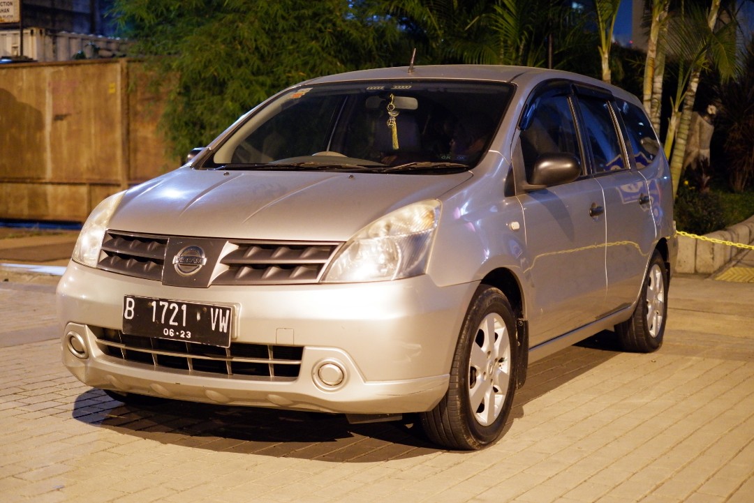 mobil bekas Low MPV