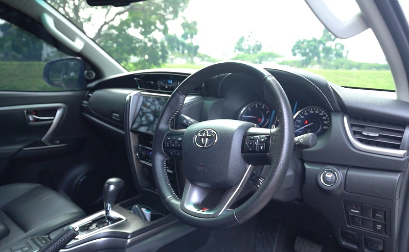 interior fortuner 2.8 gr sport