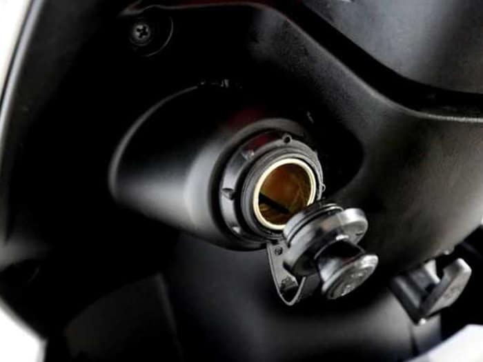 Cara Membuat Charger Hp di Motor, Mudah Banget! cara membuat charger hp di motor