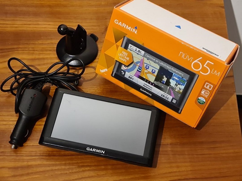 gps tracker terbaik untuk mobil - garmin