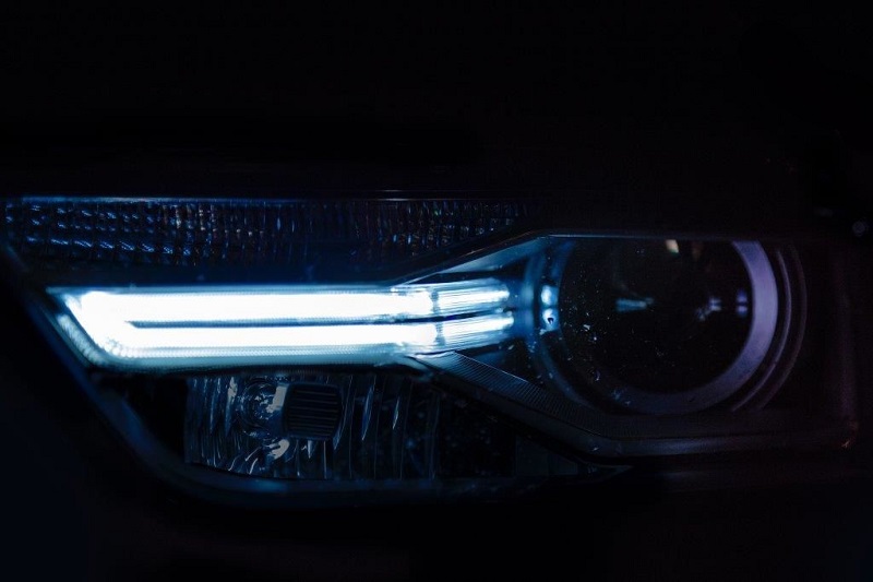 Cara Membersihkan Lampu Depan Mobil