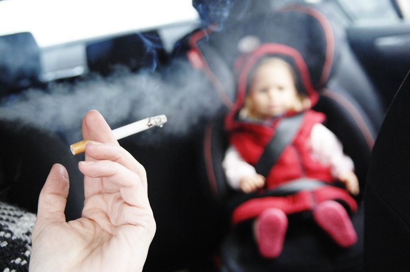 Cara menghilangkan bau rokok di mobil