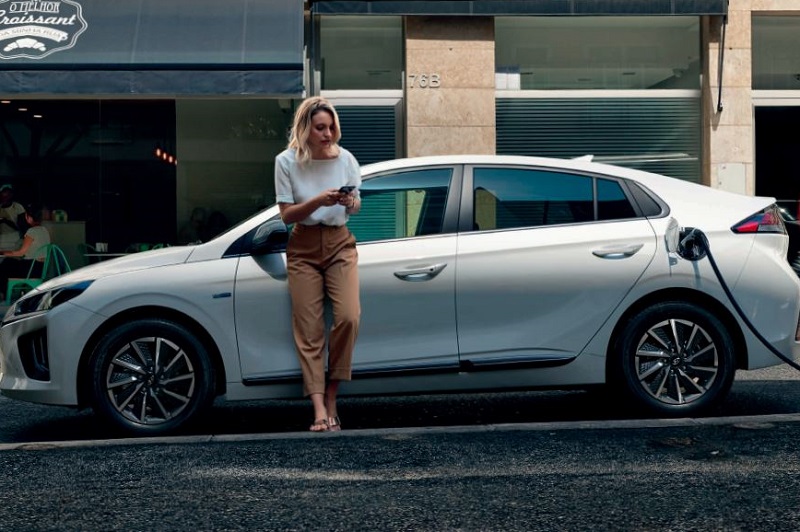 perbedaan hyundai ioniq prime vs signature