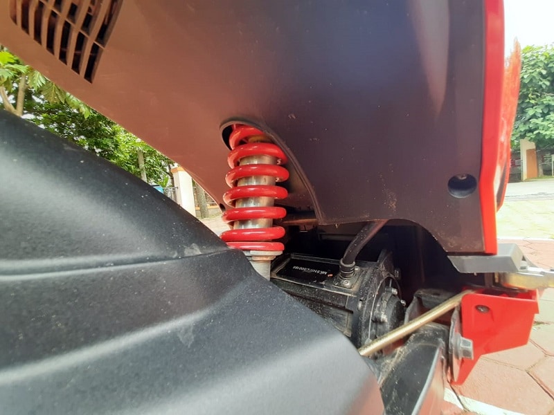 5 Kelebihan Motor Listrik Gesits G1, Canggih! Suspensi Gesits menggunakan model monoshock