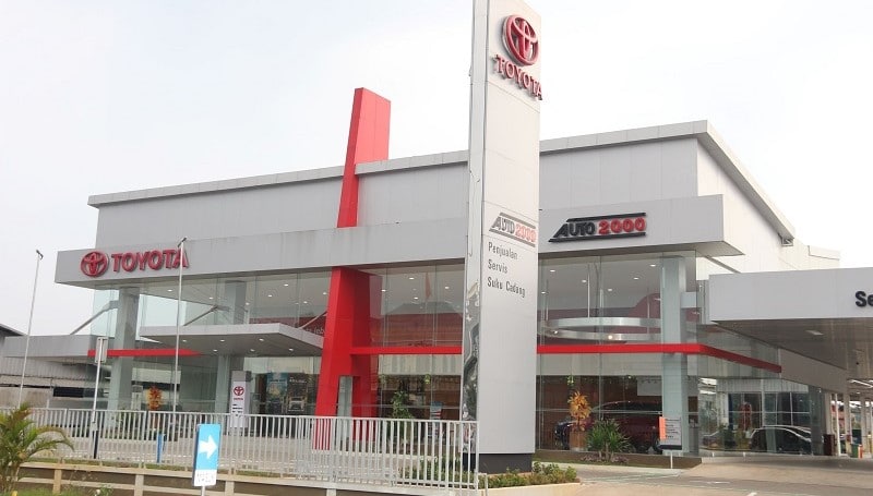 Uji emisi gas buang di bengkel Auto2000