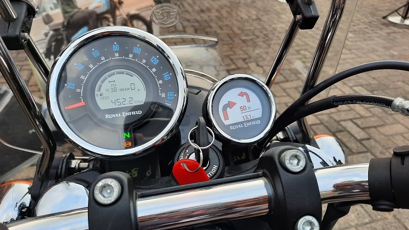 rasa berkendara royal enfield meteor 350 - fitur tripper