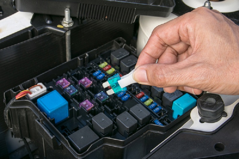 Fungsi Fuse mobil