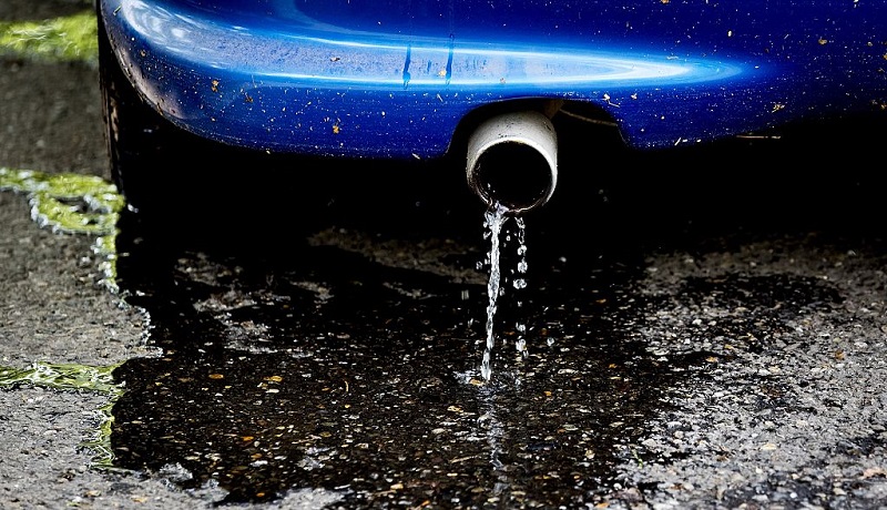 4 Penyebab Knalpot Mobil Keluar Asap Putih, Berbahaya? Penyebab Knalpot Mobil Keluar Asap Putih