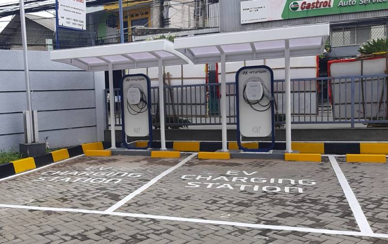 PLN Buka Franchise SPKLU, Tempat Cas Mobil Listrik Bisa Menjamur! PLN Buka Franchise SPKLU