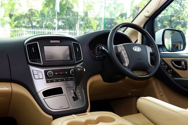 hyundai starex vs h1