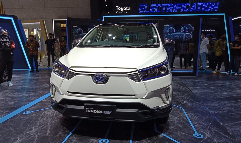 Sejarah Toyota Kijang di Indonesia, Dari Buaya Hingga Innova Zenix! spesifikasi toyota kijang innova ev - tampak depan