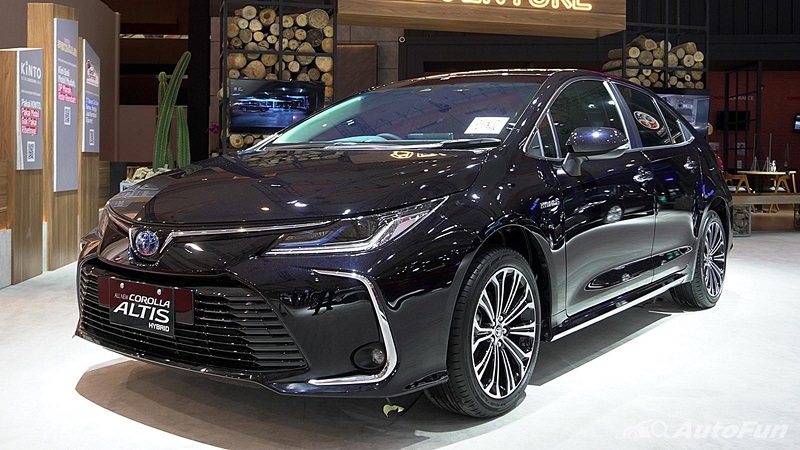 Mobil sedan Toyota terbaru