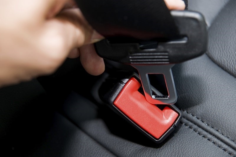4 Tahapan Cara Pakai Seat Belt Mobil, Jangan Salah! Cara pakai seat belt mobil