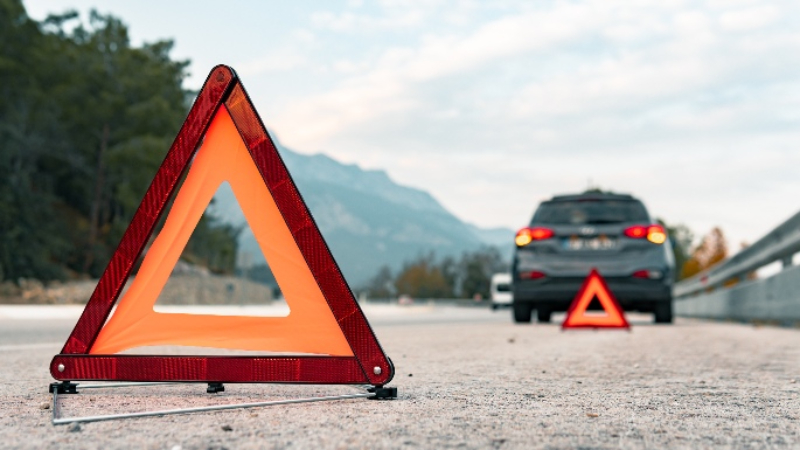 5 Cara Dongkrak Mobil yang Aman untuk Pemula! Cara Dongkrak Mobil yang aman