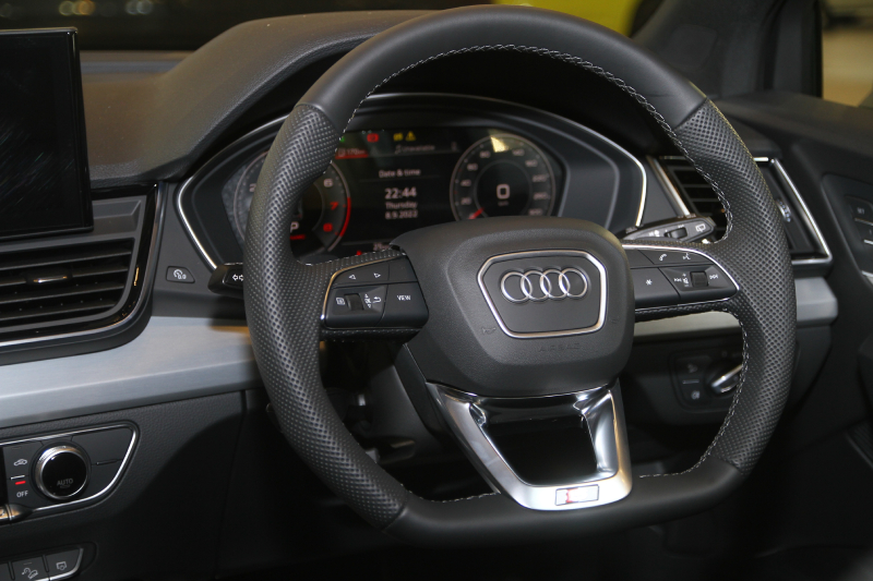 harga Audi Q5 2022 - interior