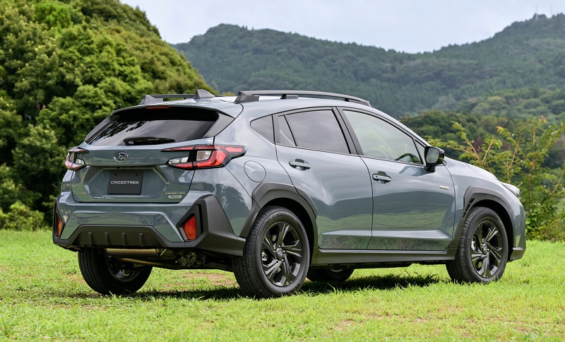 subaru crosstrek 2023 - eksterior tampak belakang