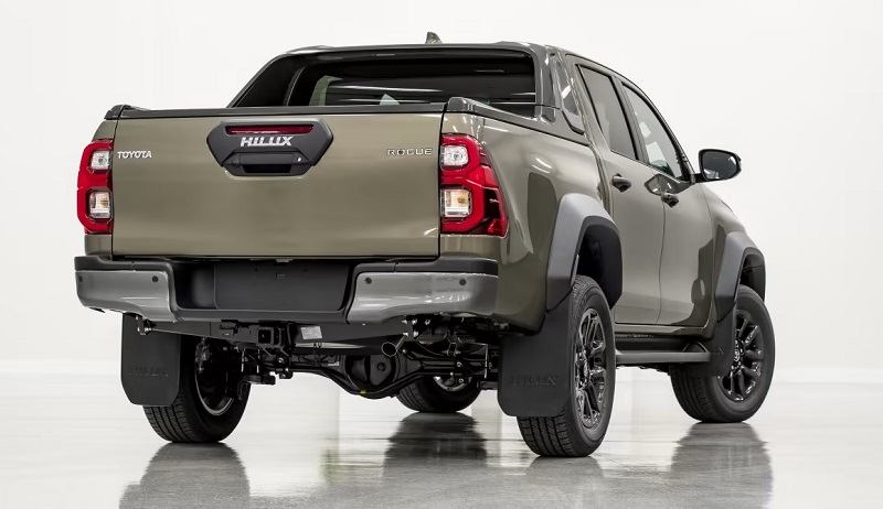 Toyota Hilux Rogue 2023 Meluncur, Ini Mobil Laki! toyota hilux rogue - tampak belakang