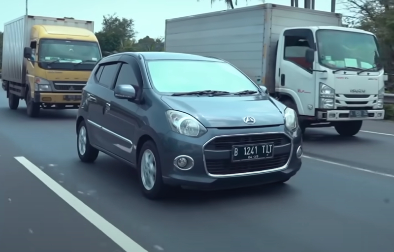 Review Daihatsu Ayla 1.0
