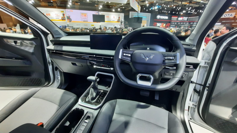 9 Spesifikasi dan Review Wuling Alvez, SUV dengan Harga Murah! spesifikasi wuling alvez - interior