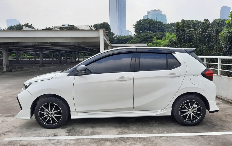 kelebihan toyota agya gr sport 2023 - eksterior warna two tone