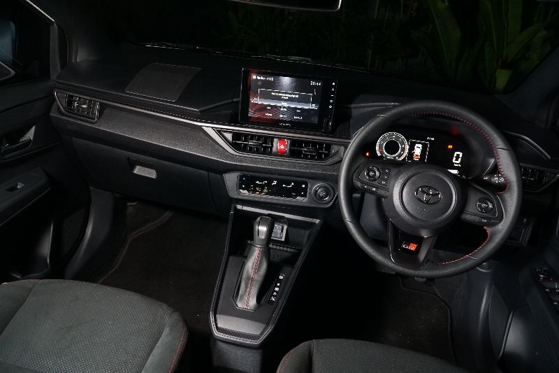 Interior Toyota Agya Terbaru, Jok Belakang Nyaman? interior Toyota Agya terbaru