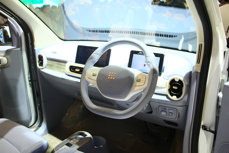 Harga Seres E1 2023 Terungkap di GIIAS 2023, Murah Tanpa Subisidi! harga seres e1 2023 - interior