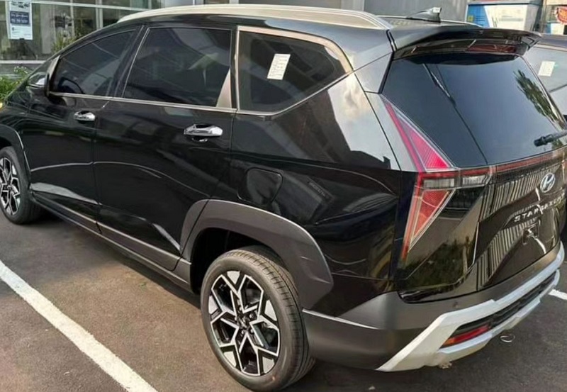 hyundai stargazer x tampak belakang