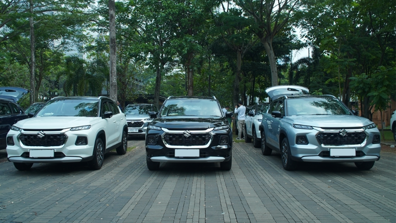 Suzuki Serahkan 26 Unit Grand Vitara Ke Konsumen, Varian GX Paling Laku! Suzuki serahkan 26 unit grand vitara
