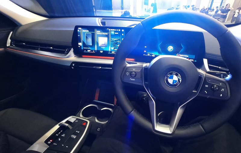 harga bmw x1 2023 - dashboard