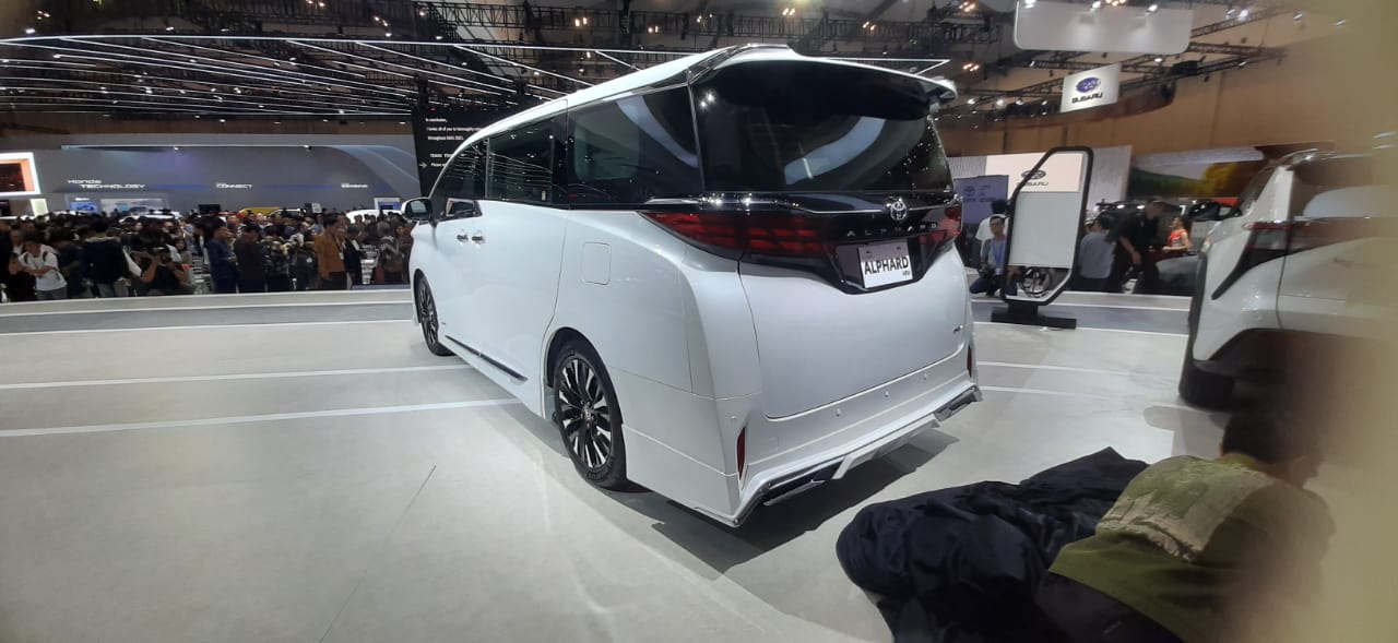 harga Toyota Alphard HEV 2023