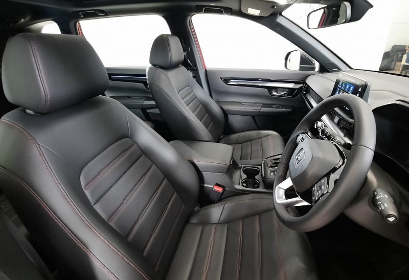 7 Spesifikasi Honda CR-V Hybrid 2023 dan Harganya, Seirit Brio! kelebihan dan kekurangan honda cr-v rs hybrid 2023 - jok depan