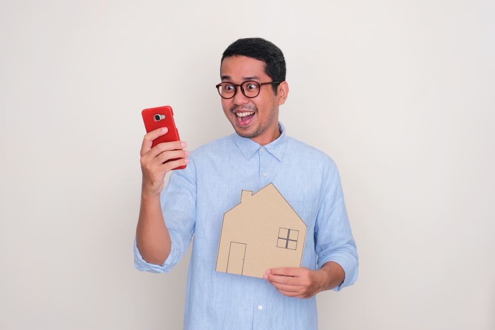 11 Ide Bisnis Tanpa Modal di HP, Pasti Cuan shutterstock 2314648713