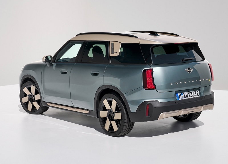 eksterior mini countryman electric 2024 - tampak belakang