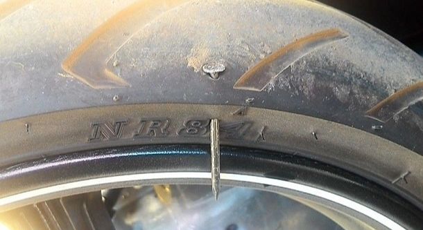 9 Penyebab Ban Motor Bocor, yuk Antisipasi! Penyebab ban motor bocor