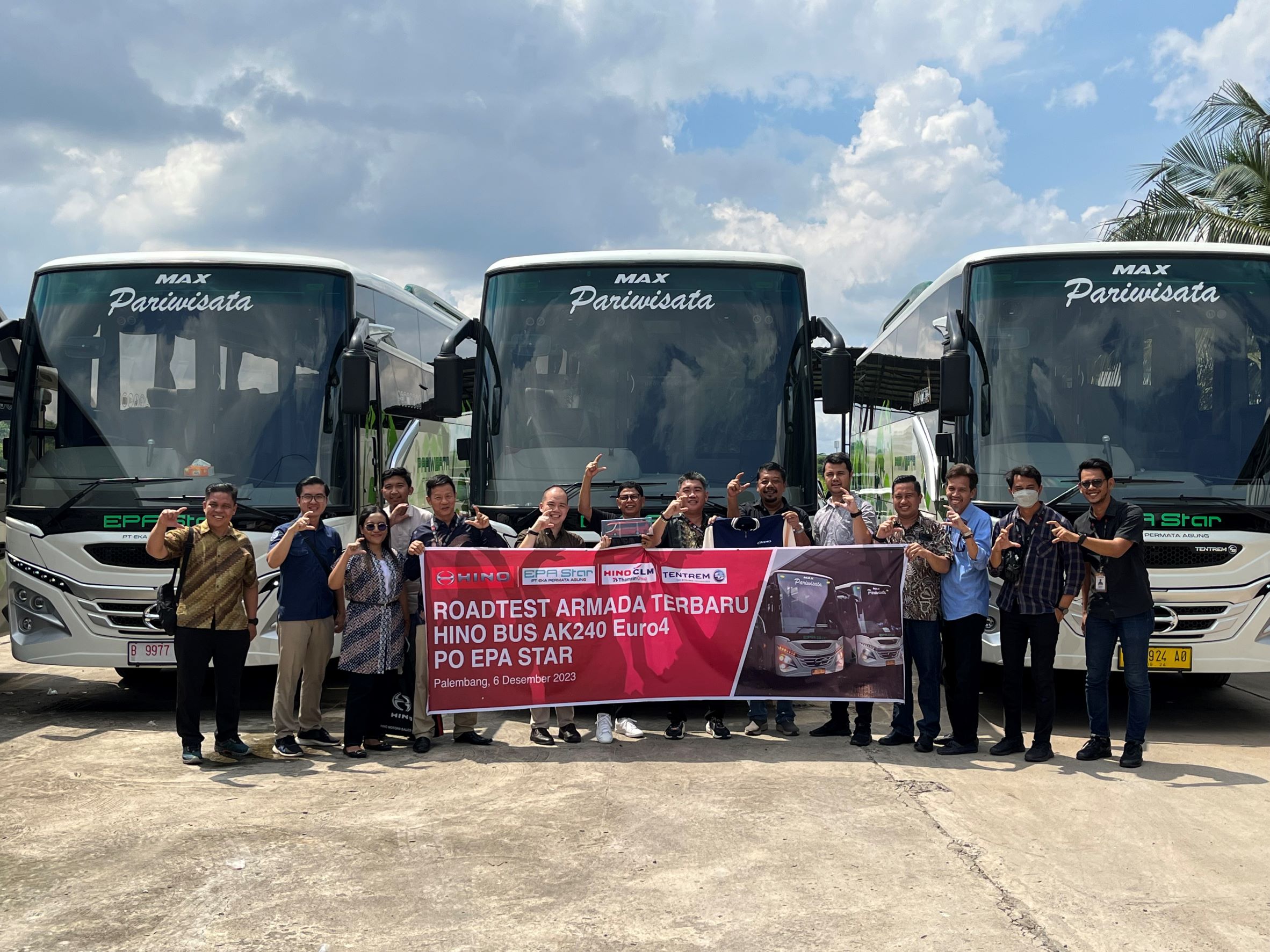 Dua Sasis Bus Hino Jadi Pilihan PO EPA Star Palembang Serah terima simbolis di Pool Kantor PO EPA Star di Jl. Gubernur H. Asnawi Mangku Alam, Kota Palembang.