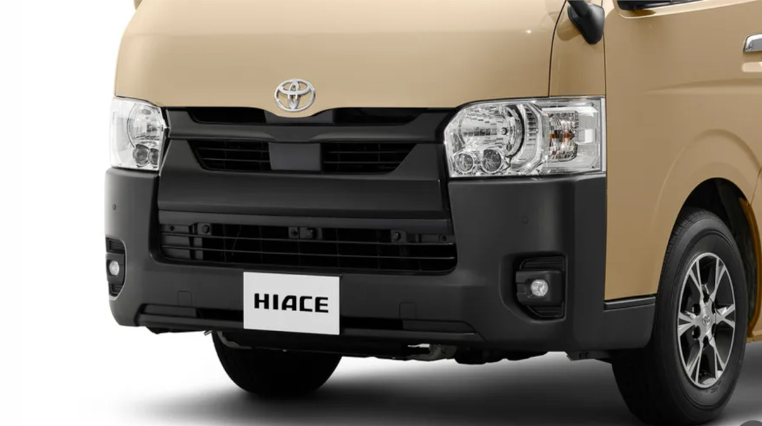 Harga Toyota HiAce Commuter Tahun 2024 Mobil Spesialis Travel Makin Atraktif HiAce gen-5 facelift di Jepang pamer gril dan bumper warna hitam