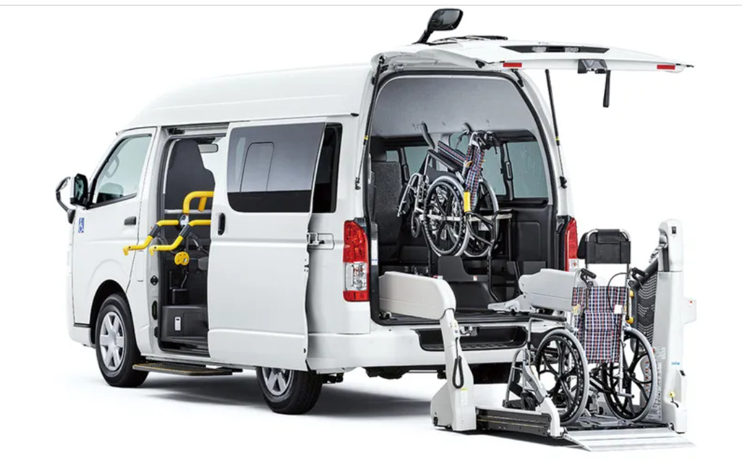 Harga Toyota HiAce Commuter Tahun 2024 Mobil Spesialis Travel Makin Atraktif Tersedia juga Hiace Welcab untuk membantu penumpang penyandang disabilitas