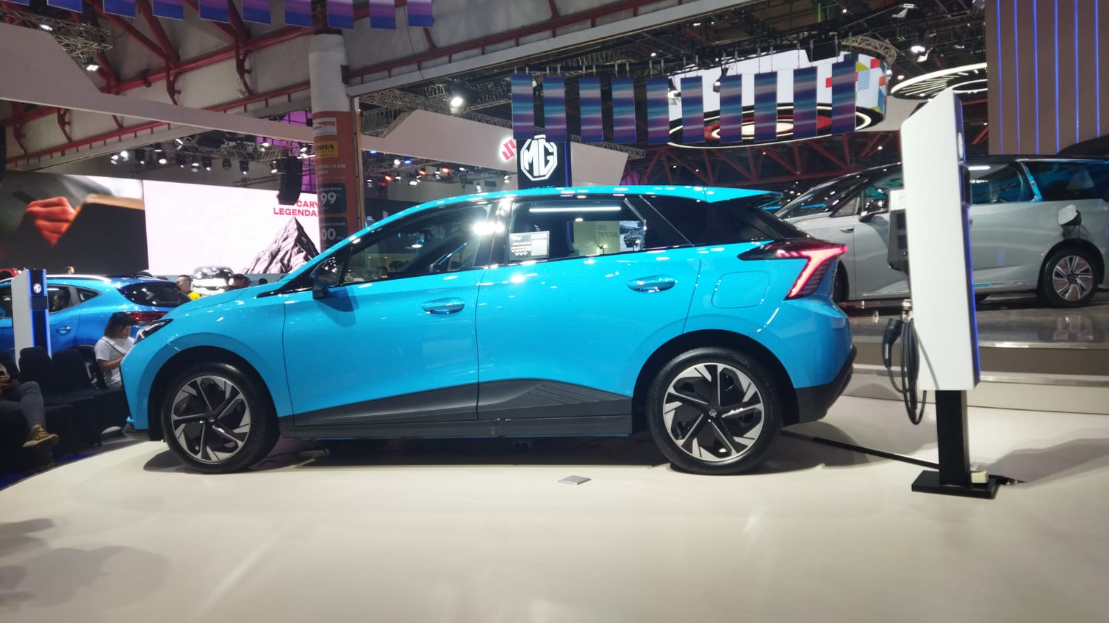 Harga MG 4 EV CKD Turun Lagi Jadi 423 Juta, Status Siap Kirim! Pengiriman mobil ini mulai akhir Februari 2024 secara bertahap.