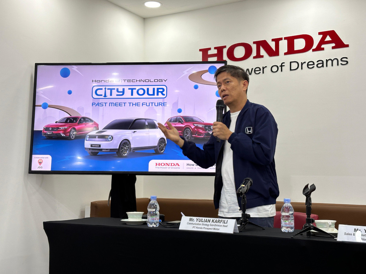 Mobil Elektrifikasi Honda Turun Gunung Manjakan Turis Yang Ikut Jakarta Good Guide Yusak Billy, Sales & Marketing and After Sales Director PT Honda Prospect Motor.
