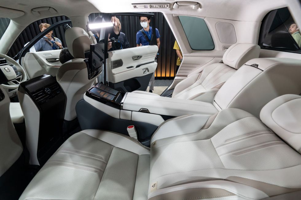 Kabin Toyota Century terasa mewah