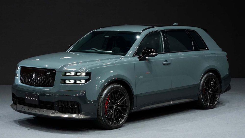 Tak sekadar mewah, SUV GRMN Century juga bisa tampil sporty