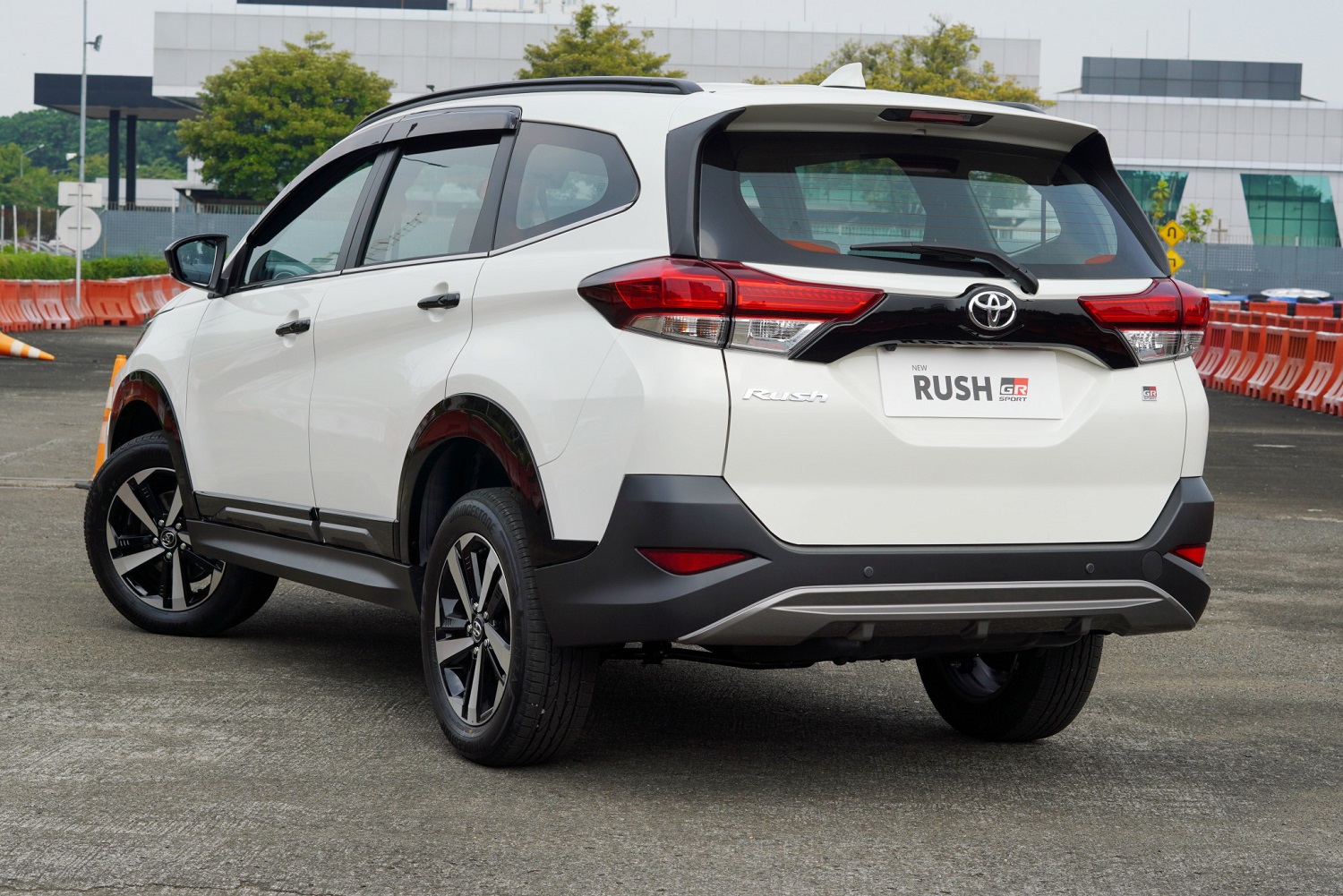 Daftar harga Toyota Rush kini tampil lebih sporty
