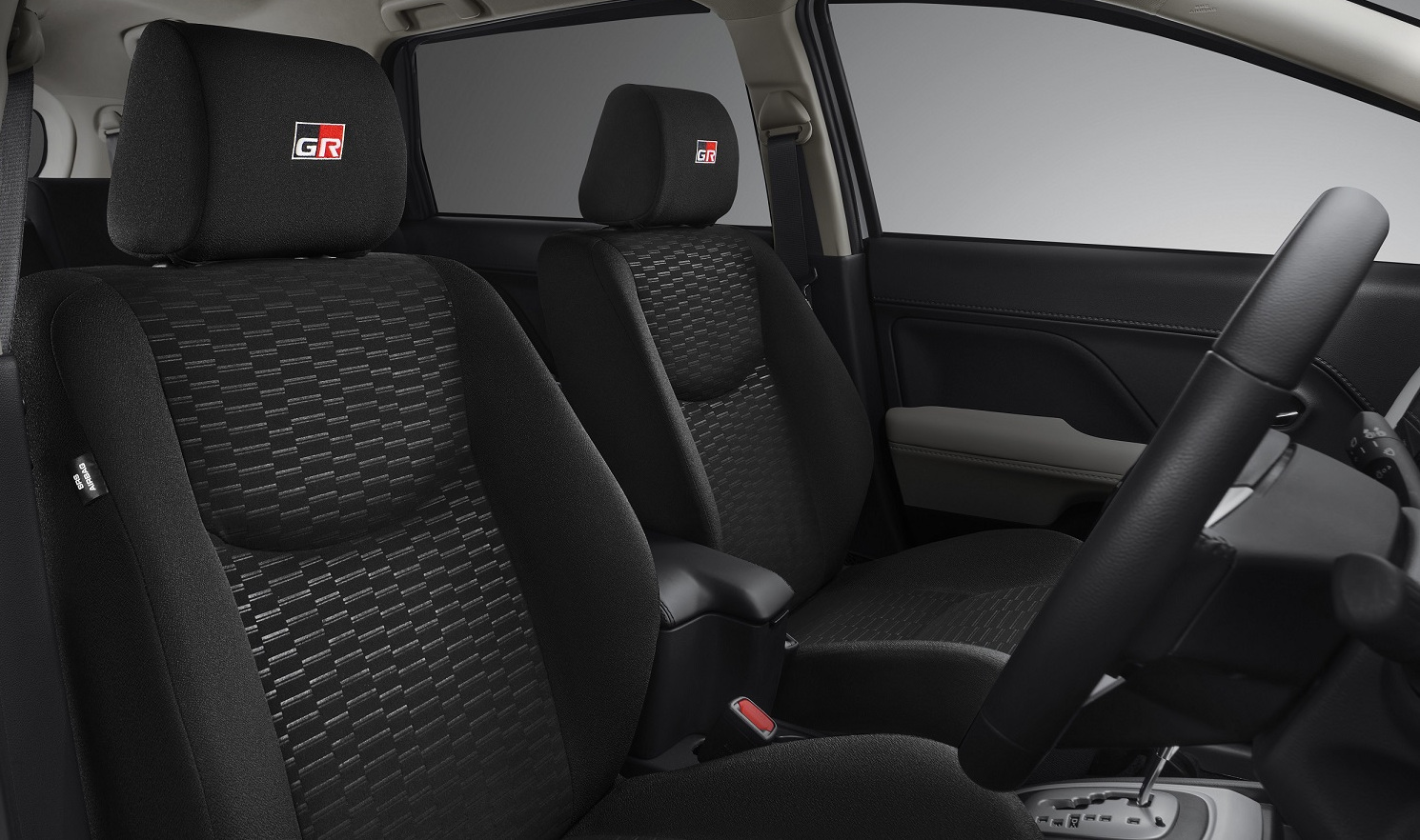 Headrest cover bertuliskan GR Sport 