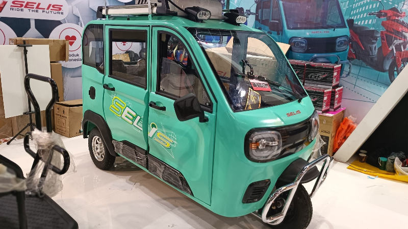 Mobil listrik Selis