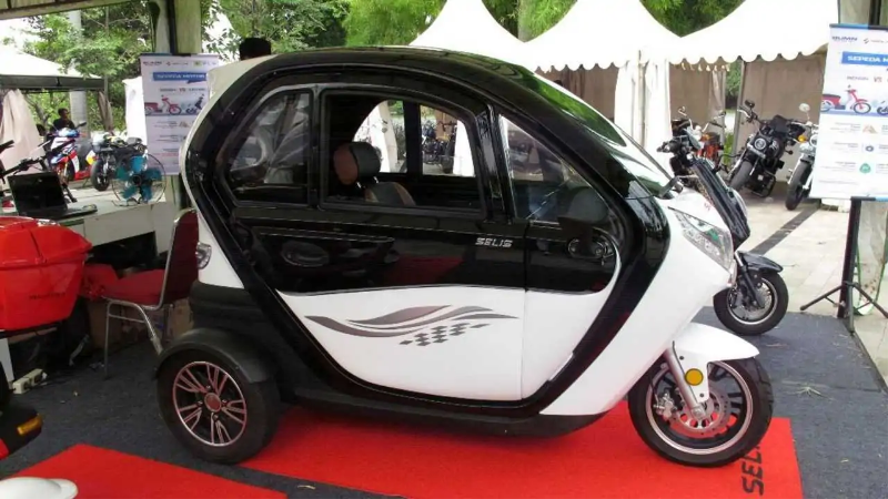 mobil listrik selis